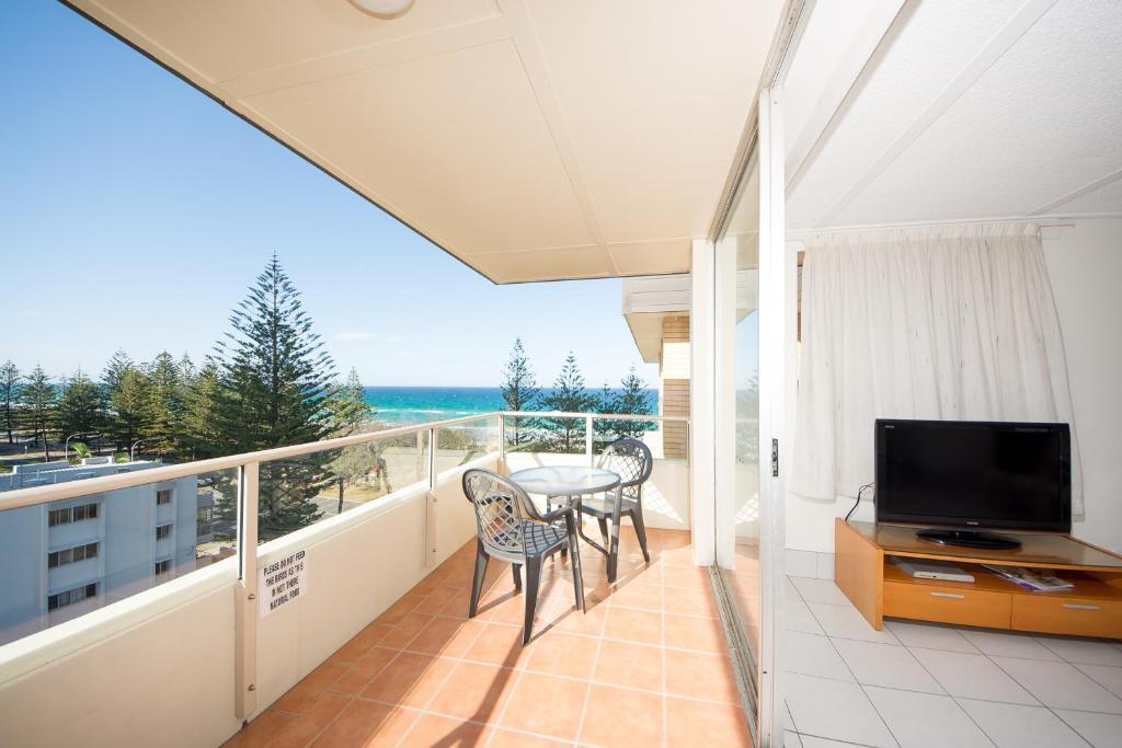 Wyuna Beachfront Holiday Apartments Gold Coast Phòng bức ảnh